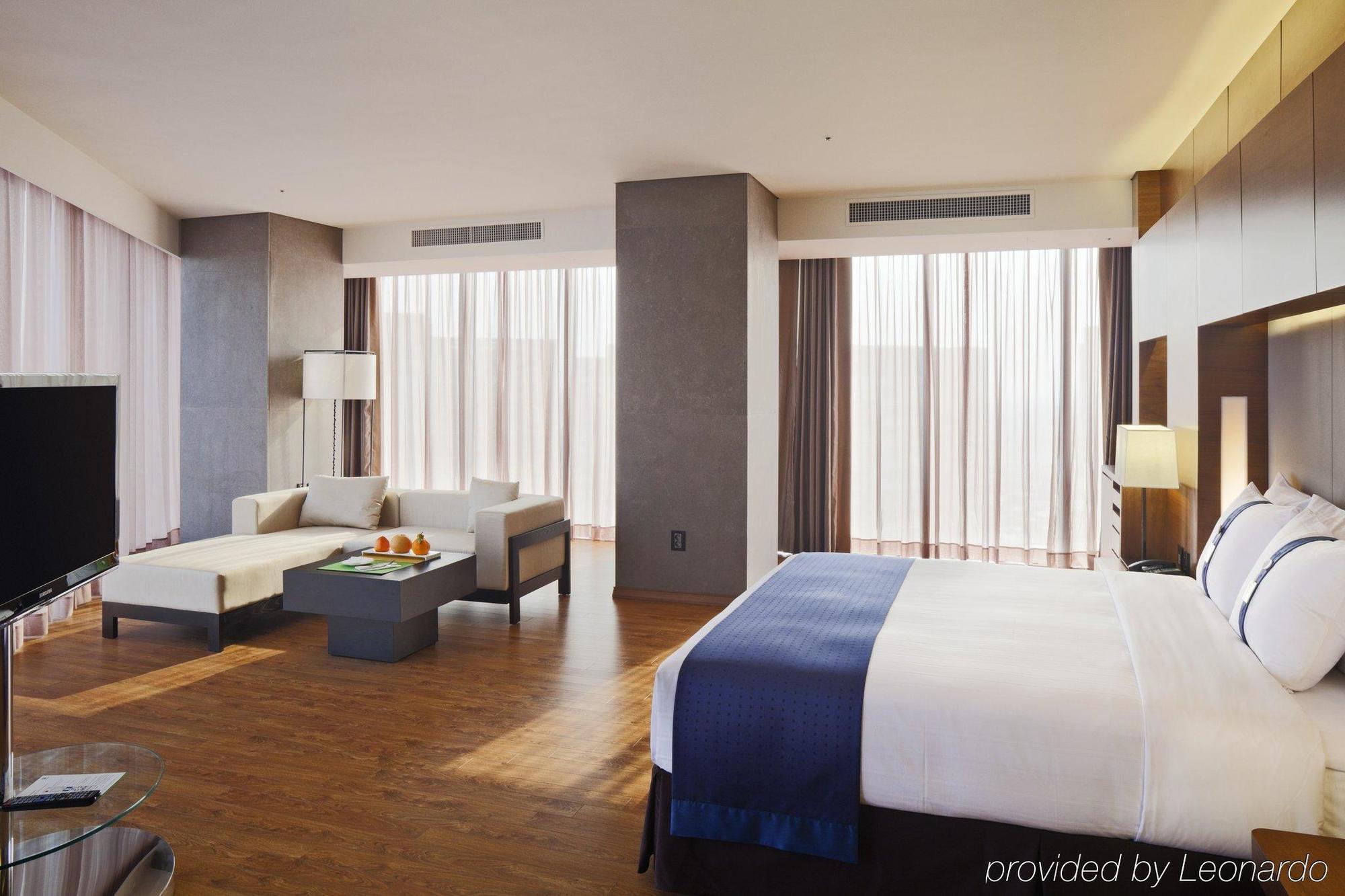 Готель Ramada Plaza By Wyndham Gwangju Gwangju Metropolitan City Екстер'єр фото