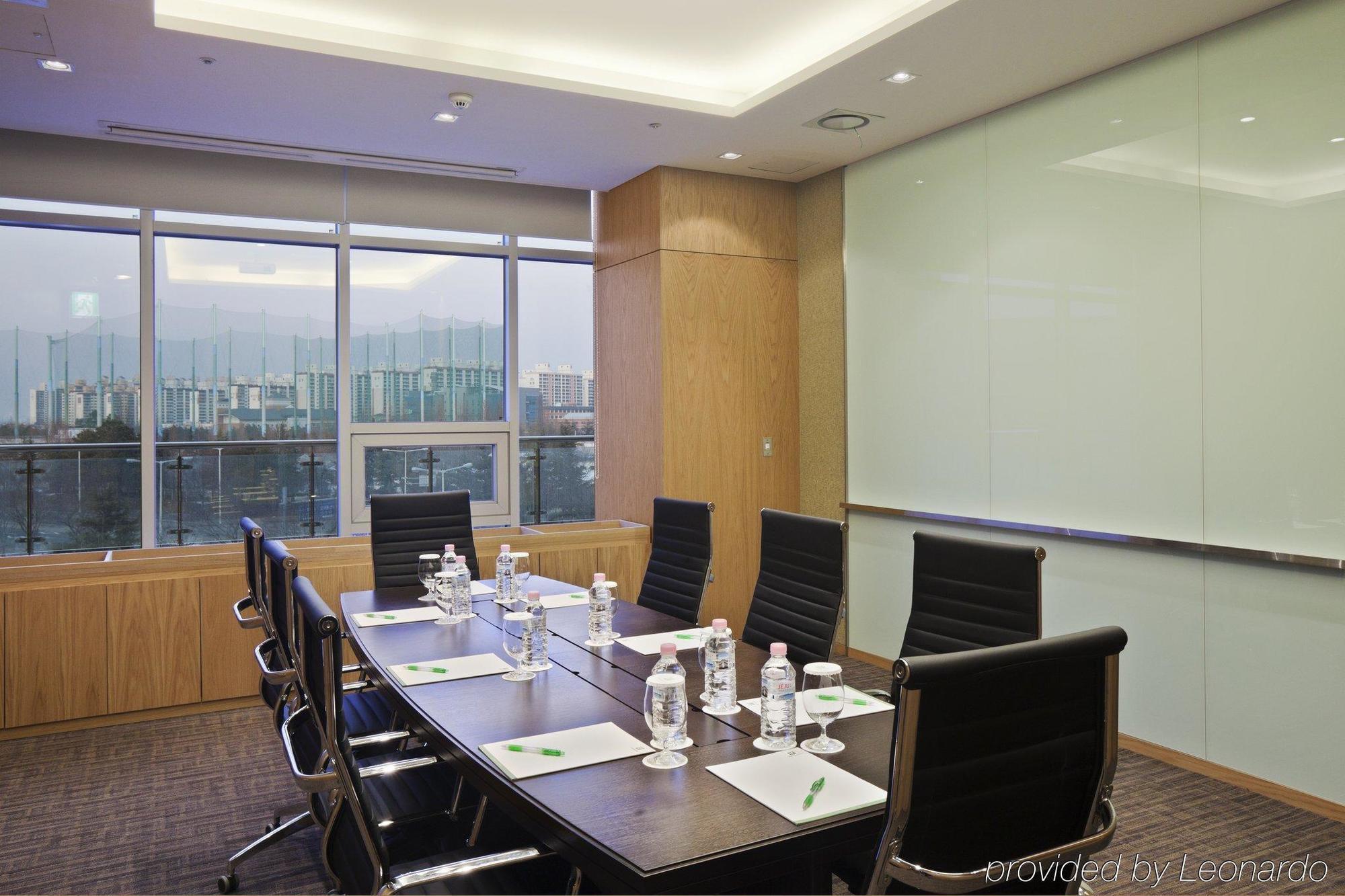 Готель Ramada Plaza By Wyndham Gwangju Gwangju Metropolitan City Екстер'єр фото