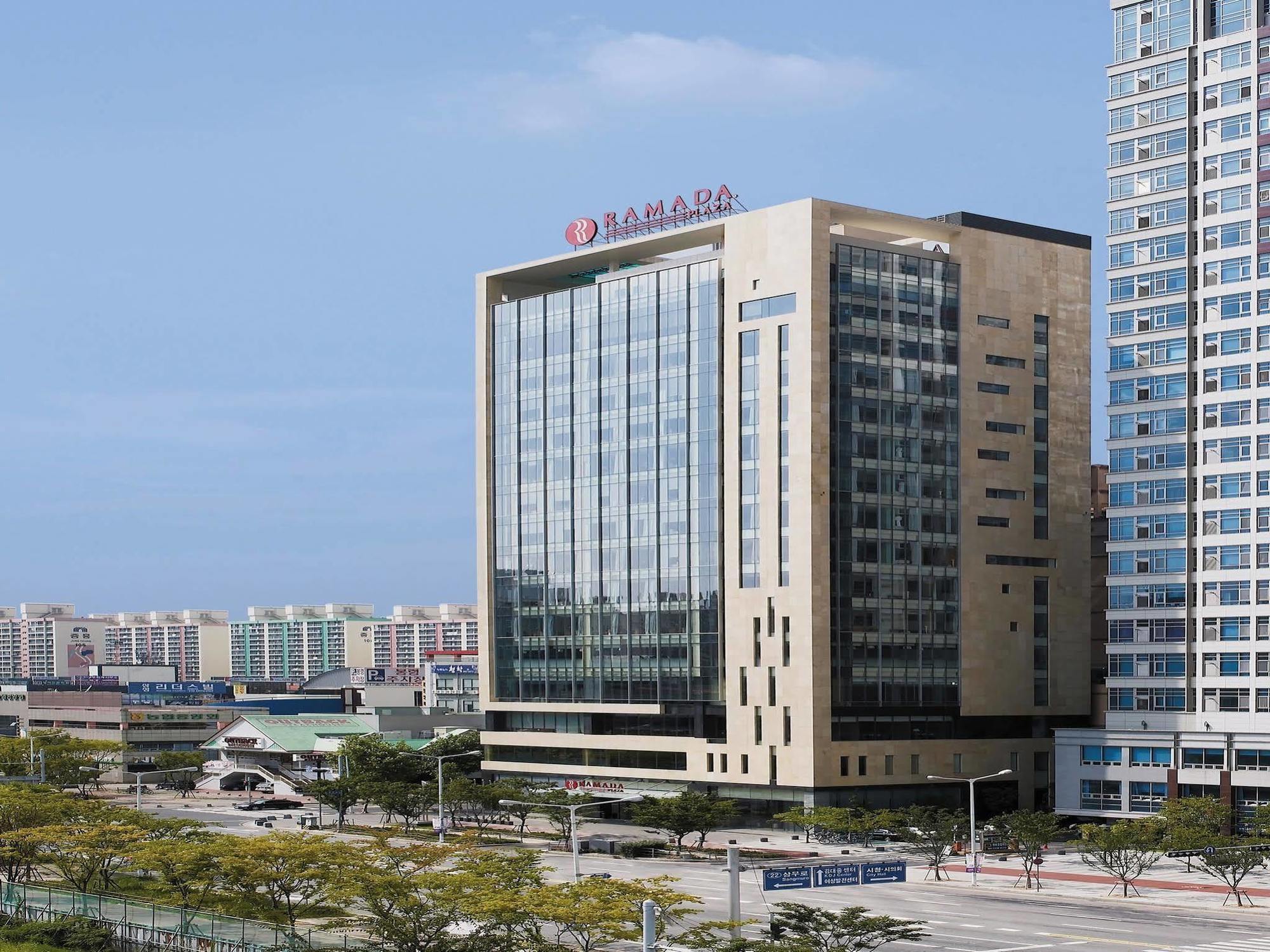 Готель Ramada Plaza By Wyndham Gwangju Gwangju Metropolitan City Екстер'єр фото