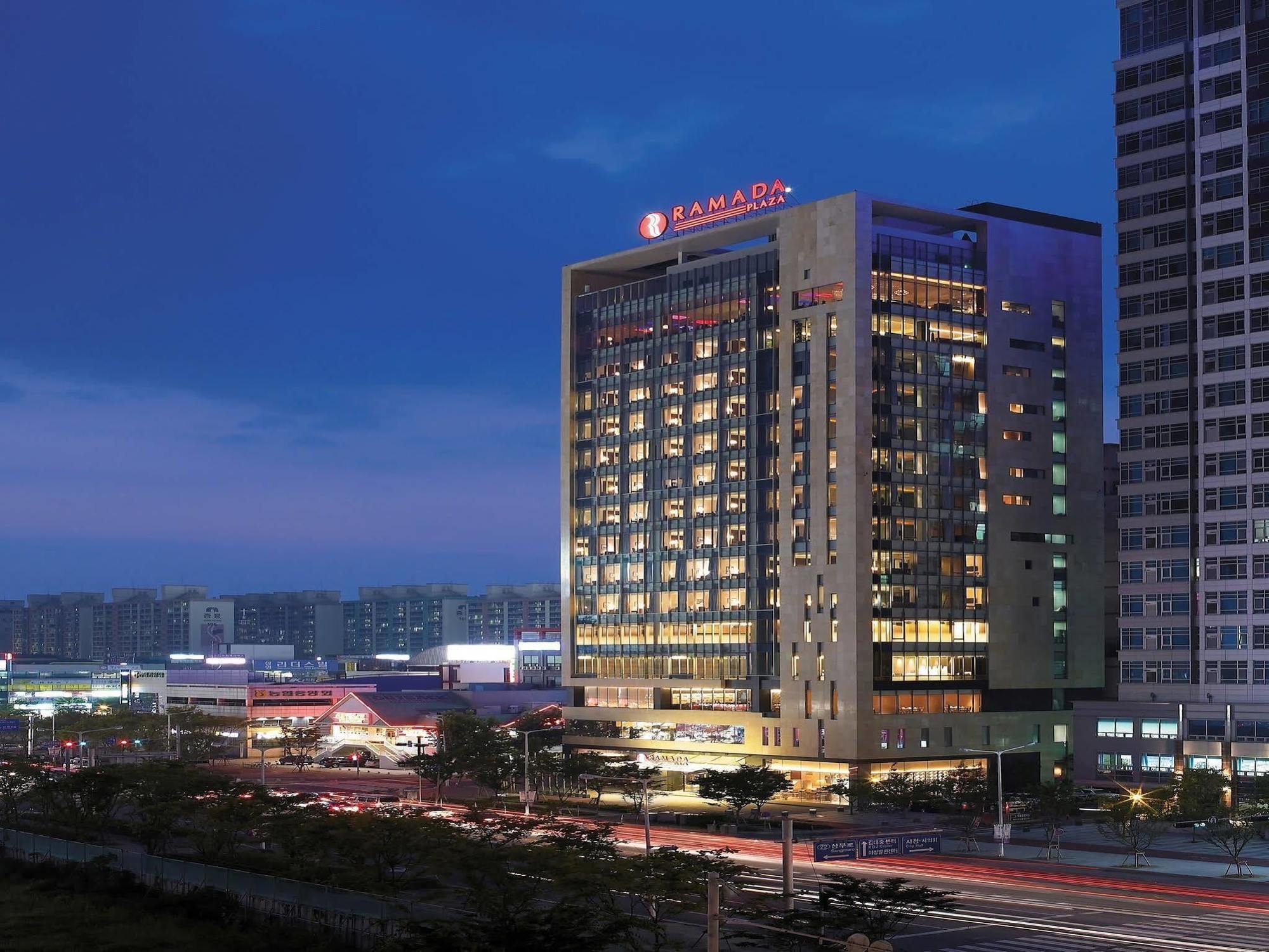 Готель Ramada Plaza By Wyndham Gwangju Gwangju Metropolitan City Екстер'єр фото