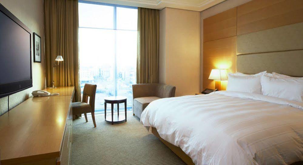 Готель Ramada Plaza By Wyndham Gwangju Gwangju Metropolitan City Екстер'єр фото