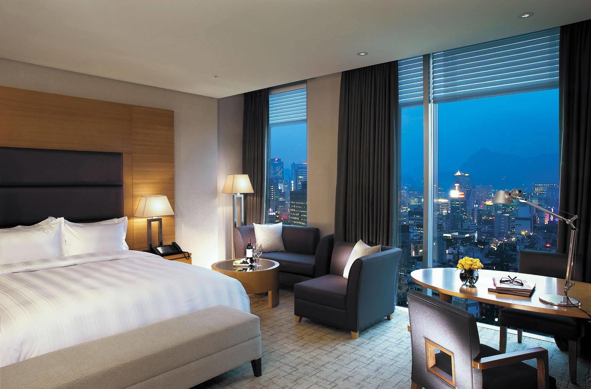 Готель Ramada Plaza By Wyndham Gwangju Gwangju Metropolitan City Екстер'єр фото